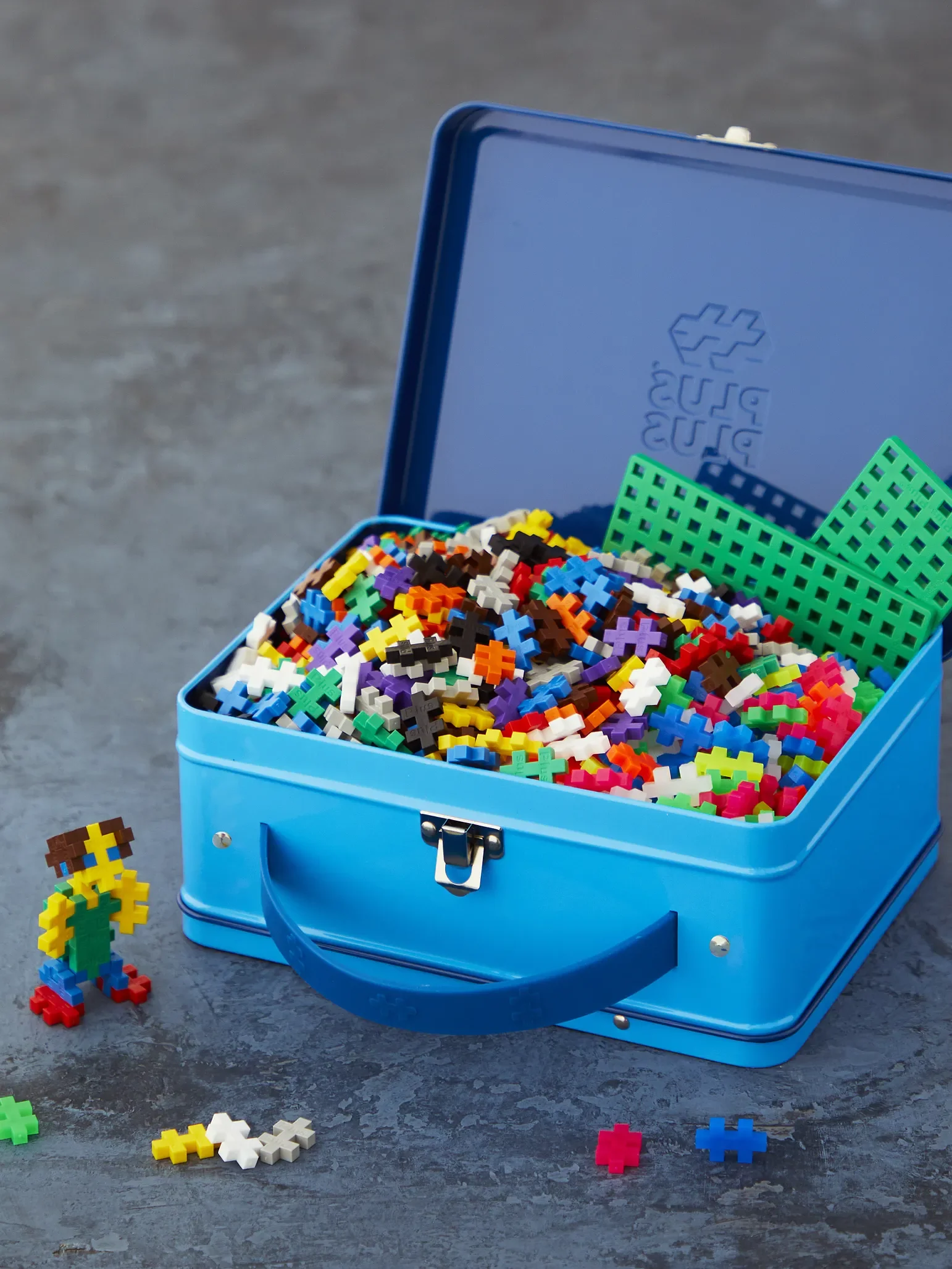Blue Metal Suitcase - 600 pcs - Image 3